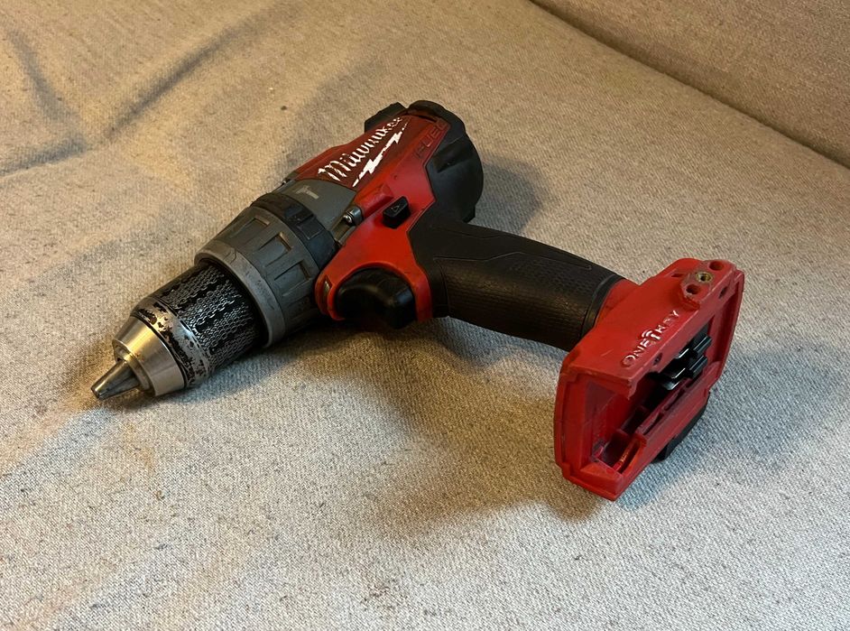 Masina de gaurit insurubat Milwaukee M18 ONEPD Fuel doar corp