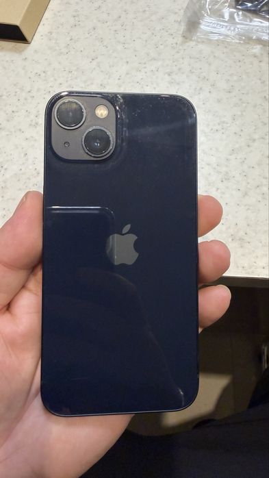 Продавам Iphone 13