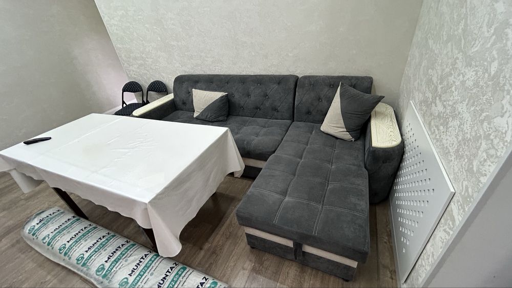 Продам диван в зал