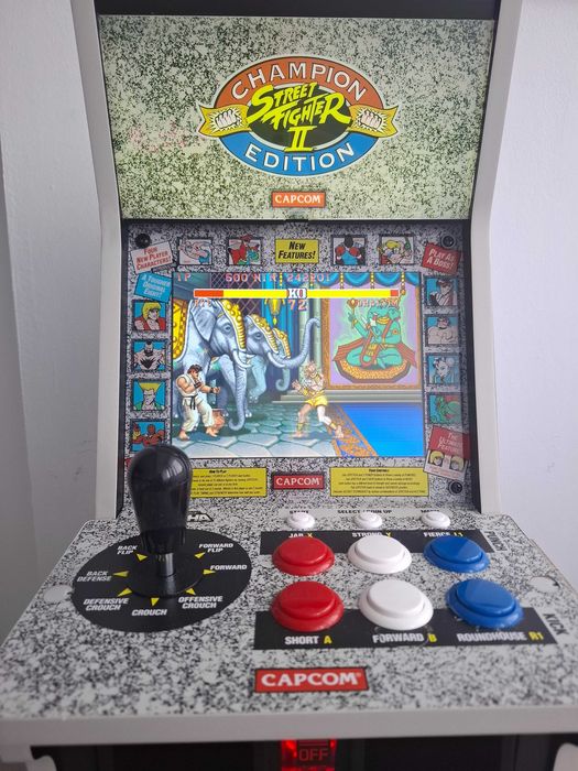 Bartop arcade Evercade Alpha, inspirat din salile de arcade, acces la sute de jocuri clasice