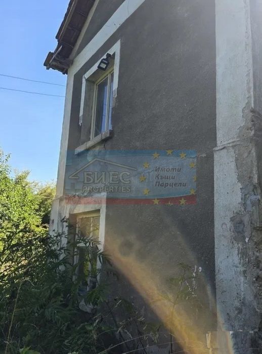 Стара къща в гр. Земен