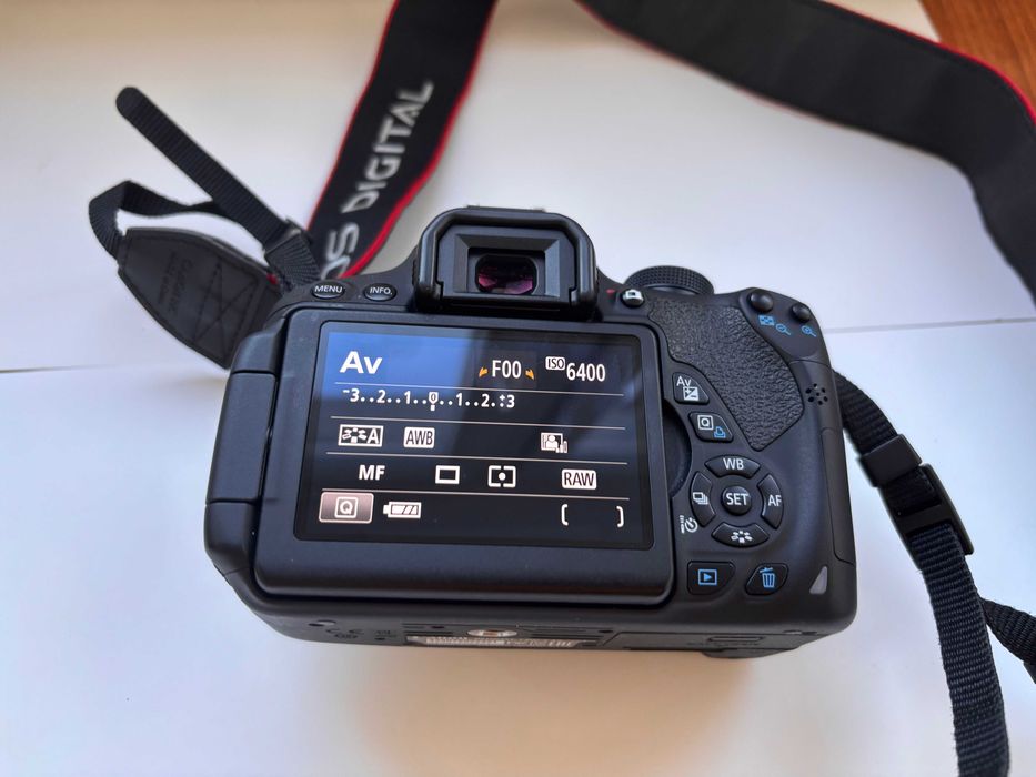 Canon EOS 700D + EF 50mm f/1.8 STM