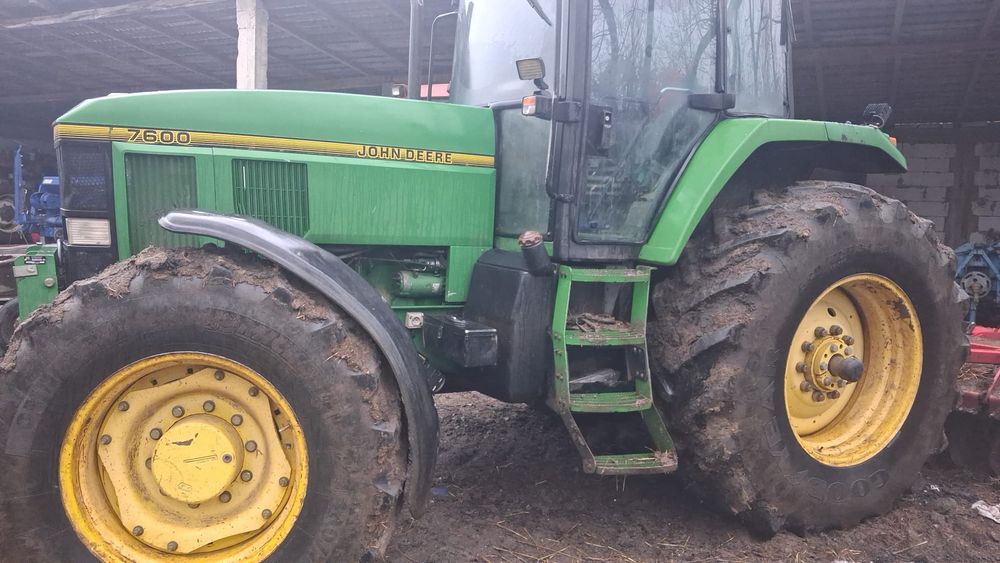 Vând tractor John Deere