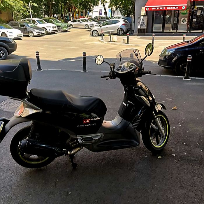 Scuter, Moto, Aprilia Scarabeo 250, an 2007, model fabricat in Italia