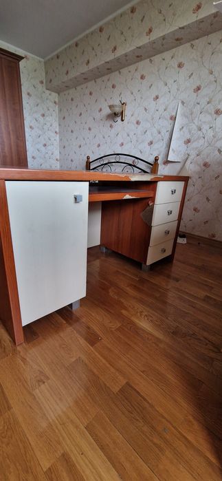 Рабочий стол деревянный