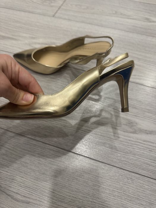 Туфли от charles & keith 36 размер