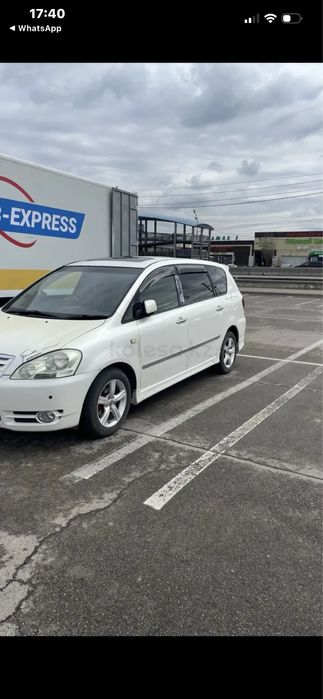 Продам машину Toyota Ipsum 2003 года