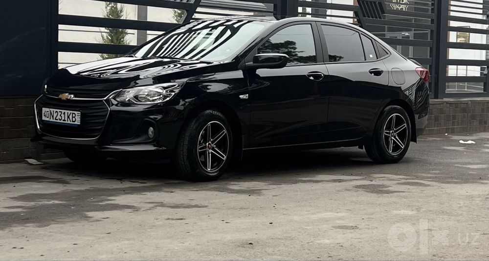 Onix 3-pozitsiya mexanika sotiladi.