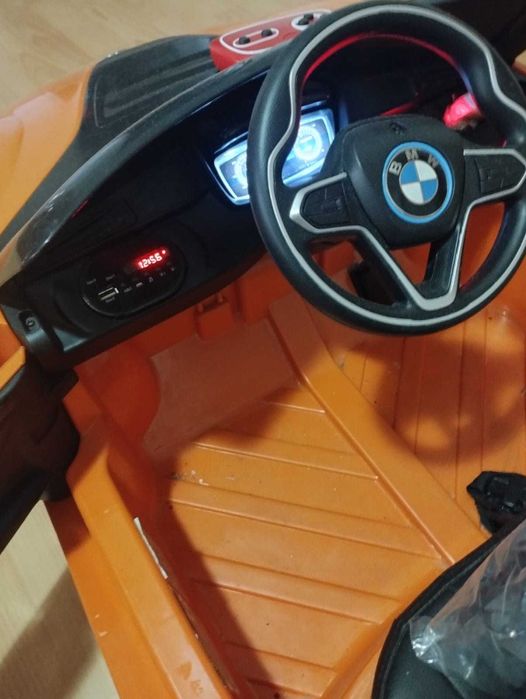 Masinuta cu acumulator pentru copii