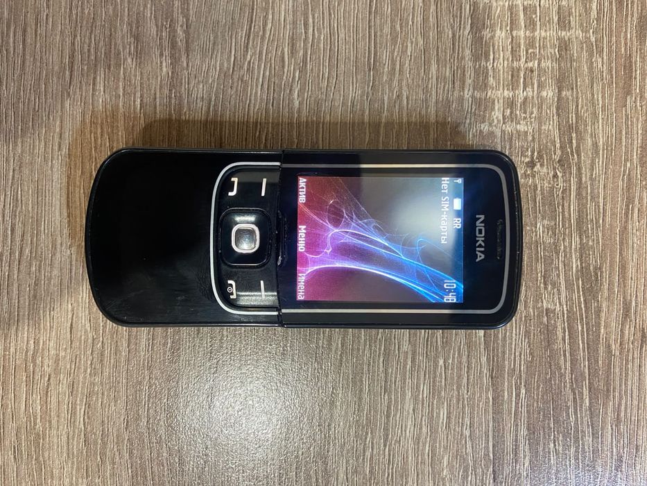 Nokia 8600 luna.