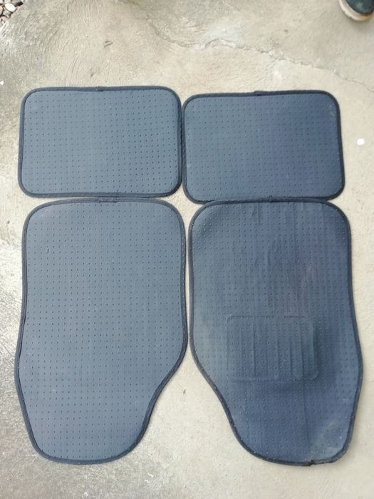 2 Seturi covorașe, 30 lei setul