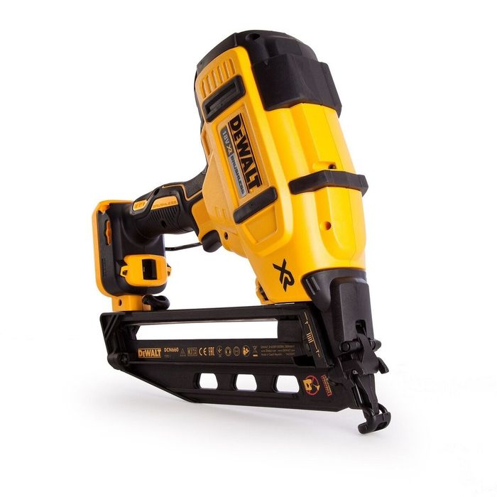 Акумулаторен Такер за дърво  DeWALT DCN660NT/18V с Куфар