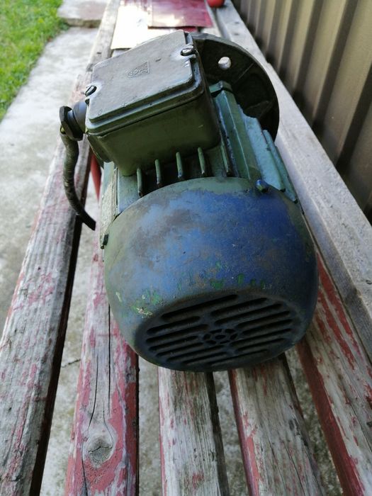 Vînd motor electric