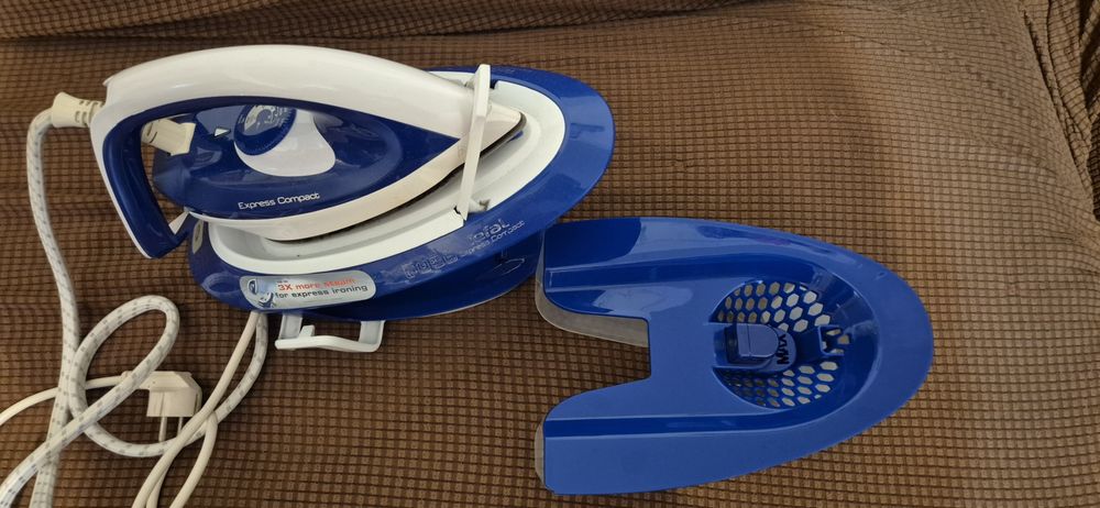 Statie de calcat TEFAL Express Compact SV7112E0, 2600W - Defecta / Cititi descrierea