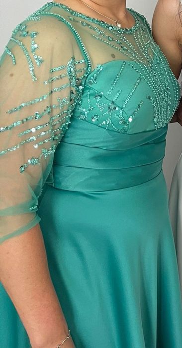 Vand rochii de ocazie