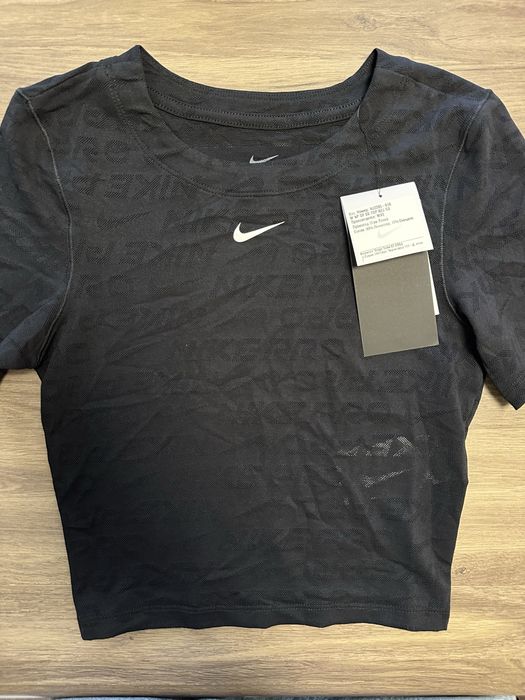 Чисто нова!! 100% Оригинална къса блузка Nike Pro кроп топ тениска