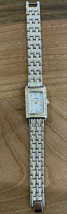 **НОВИ** Дамски луксозни часовници с инкрустирани кристали