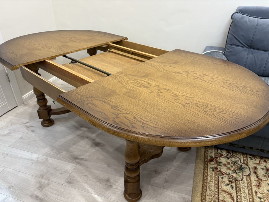 Стол дубовый в хорошем состоянии