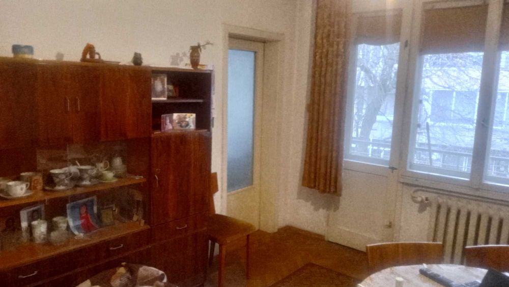 Апартамента-две спални, хол, трапезария, кухня ,трапезария,баня и толатна 116 кв/м