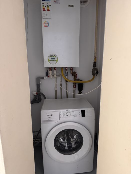 Apartament cu 3 camere de închiriat