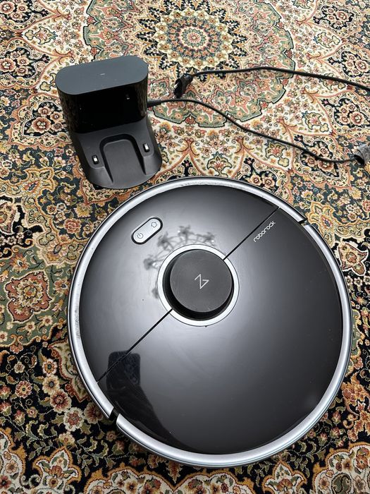 Продаю робот пылесос Xiaomi Roborock s5 max