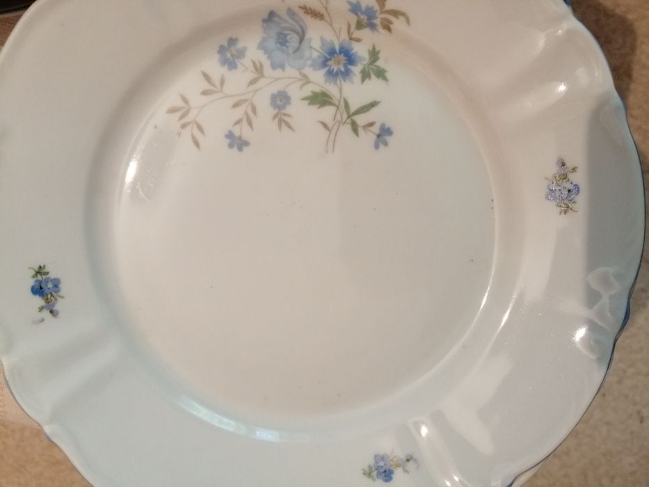 Част от български сервиз.