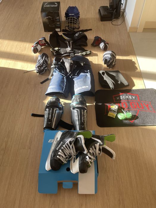 Продам хоккейную форму  на 10-12 лет