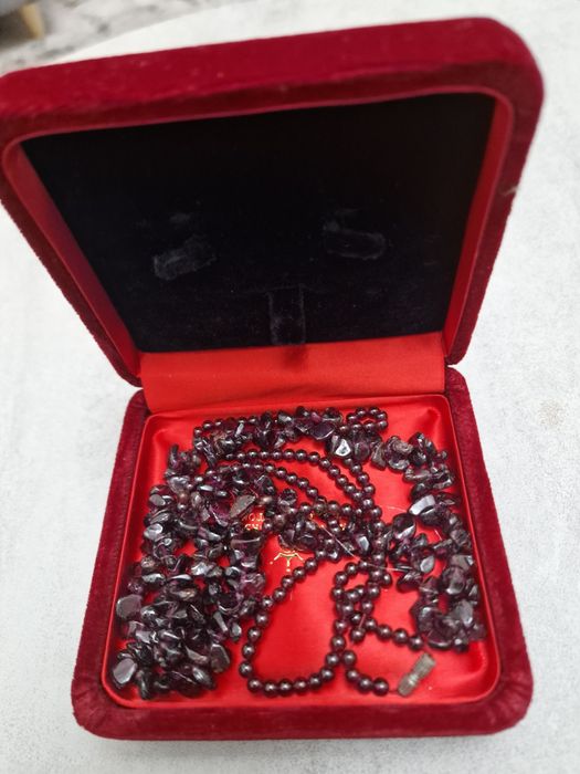 Натуральные гранатовые бусы