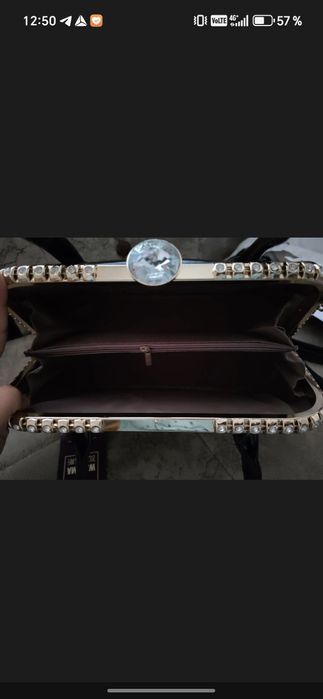 ayollar sumkasi sotiladi