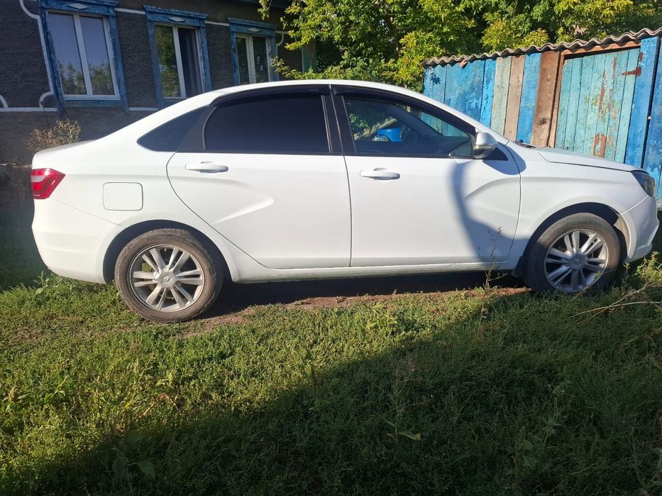 Продам весту. 2018 год