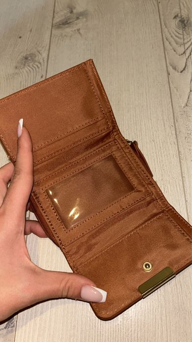 Дамско кафяво портмоне