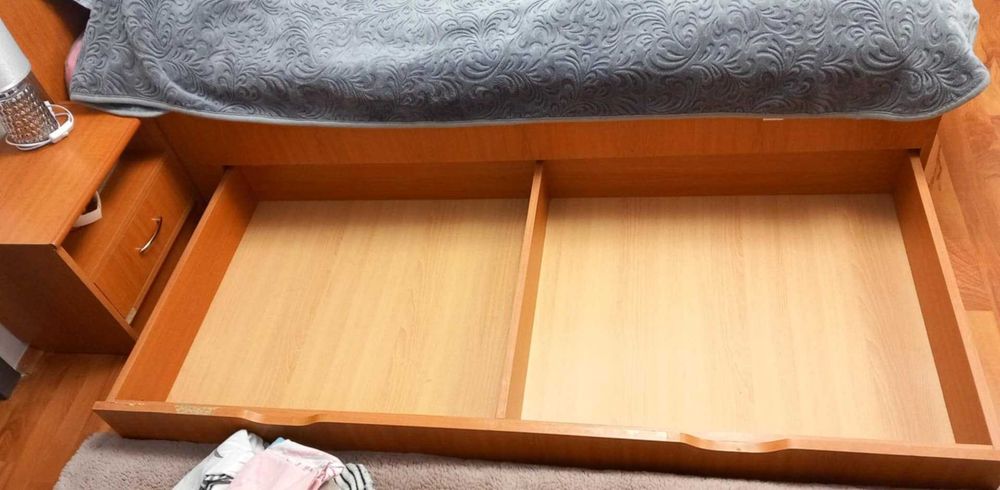 Vand pat matrimonial și comode