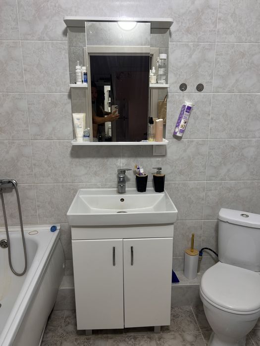 Мойка с зеркалом  шкафом