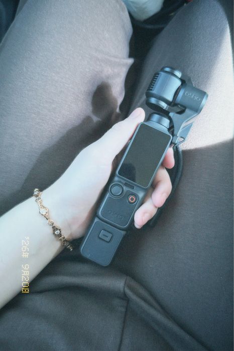DJI Osmo Pocket 4 Creator Combo