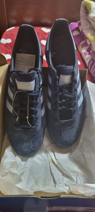 Vând tenesi bărbați