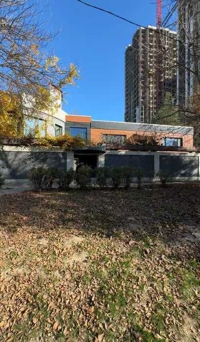 Продаётся здание - офис ресторан кафе