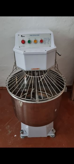 Профессиональный спиральный тестомес Manta HF60C