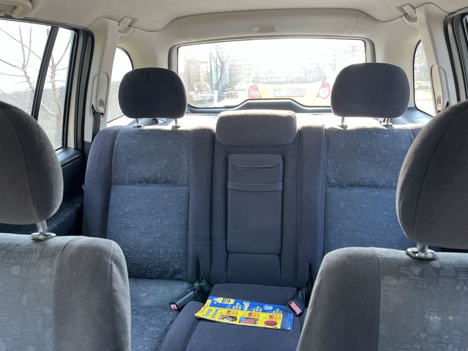 Кола Опел Зафира