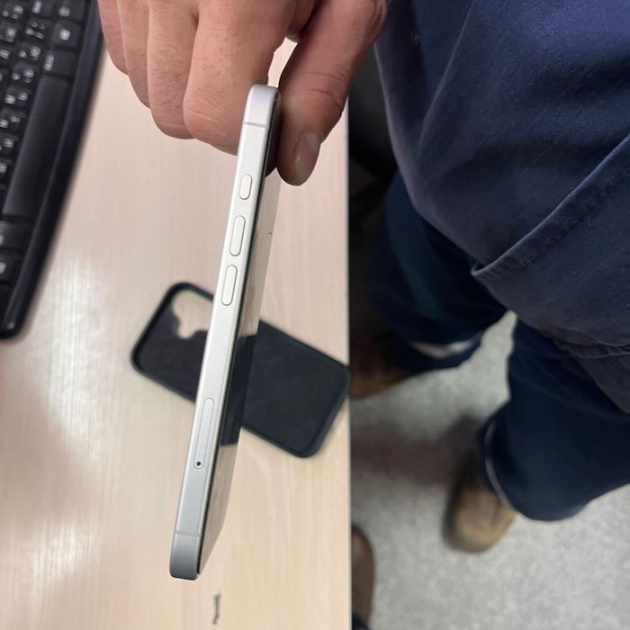 Iphone 16 white 128gb