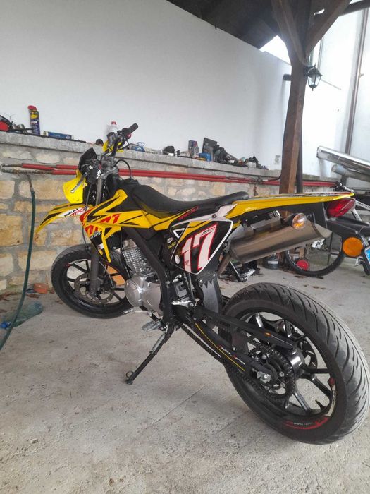 Vând motocicletă Enduro