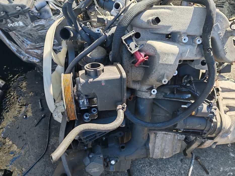 Motor de mercedes-benz sprinter cu pompa de inalta + set de injectoare motor 2.2 cod motor 646985