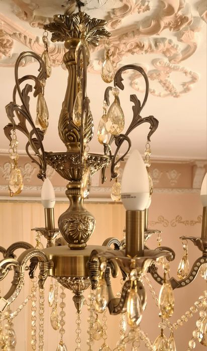 Продам люстру две штуки.