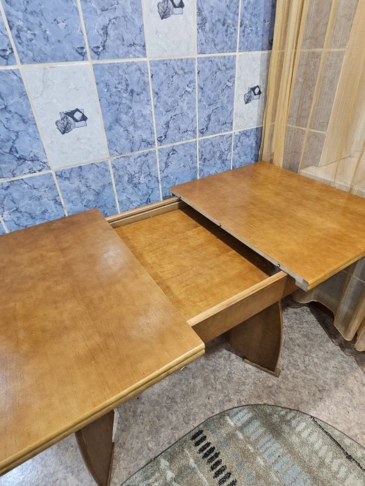 Продам стол деревянный,раздвижной