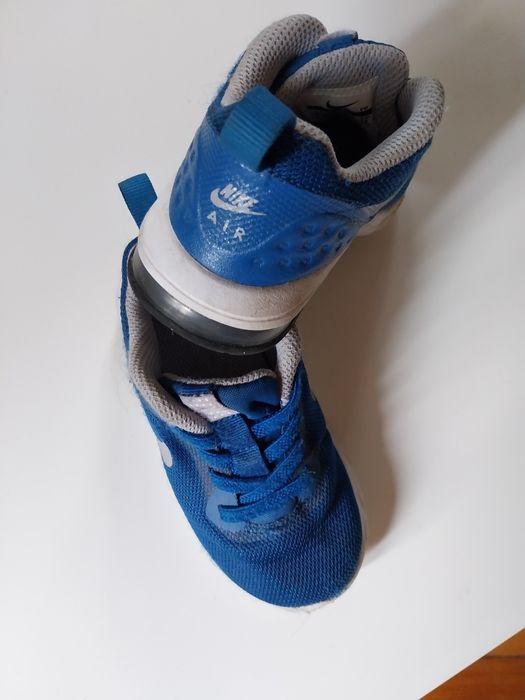 Продавам детски маратонки Nike