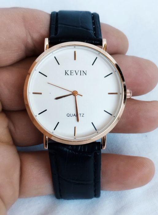 Ceas de mână Kevin cu quartz, din oțel inoxidabil, curea din piele.