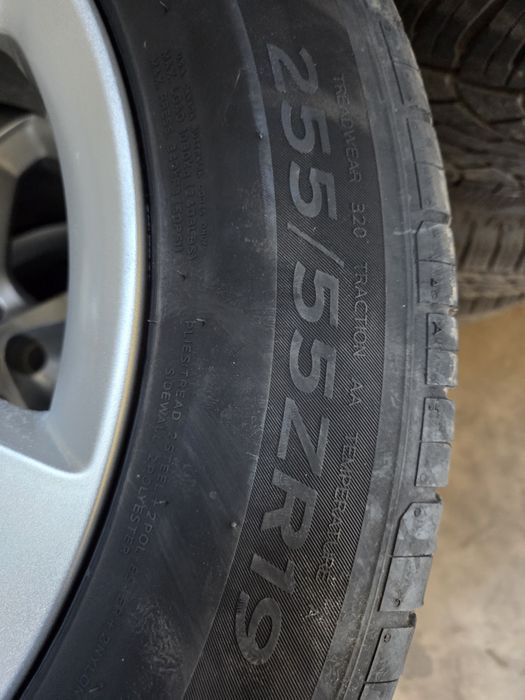 Джанти с летни гуми 5х108 255/55 R19