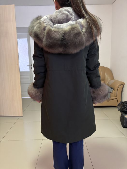 Продам парку зимнию