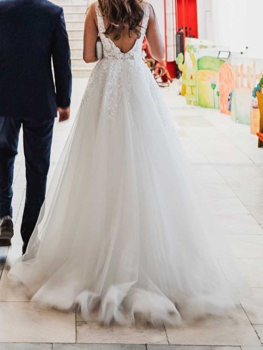 Прекрасна бутикова сватбена рокля-без следи от употреба!