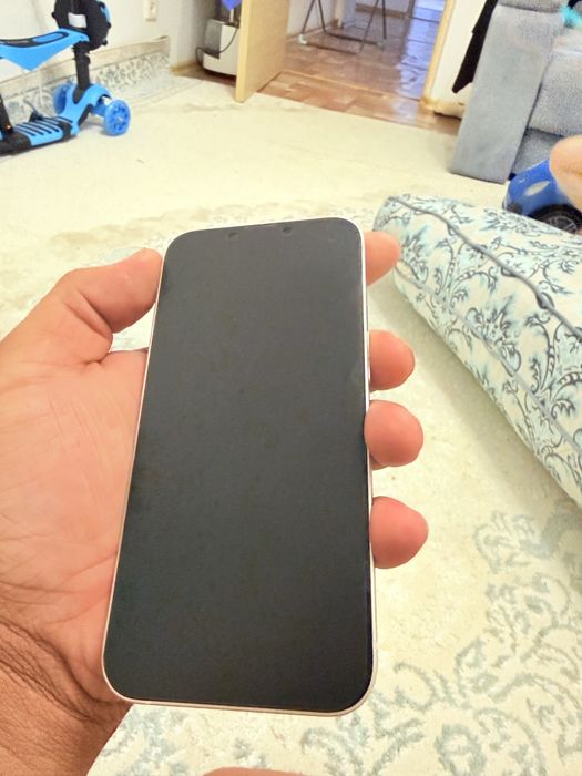 Продам Айфон 13 в идельном состаяния