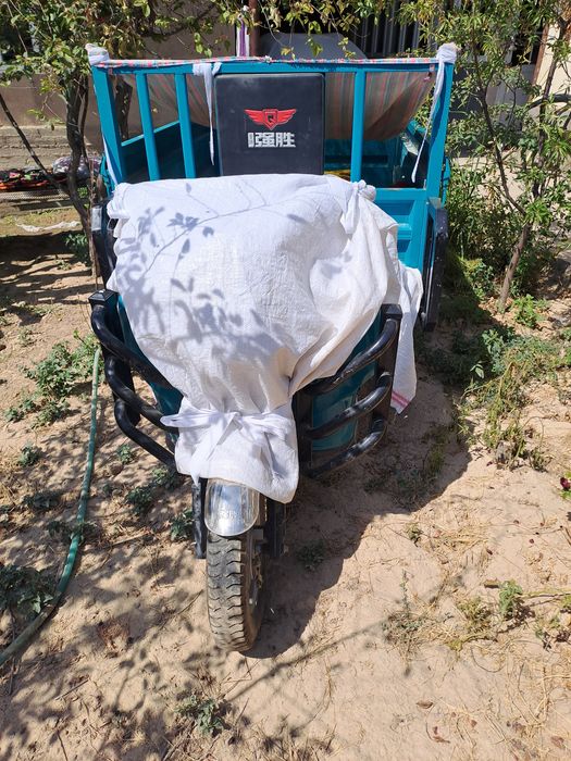 Yangi moped sotiladi